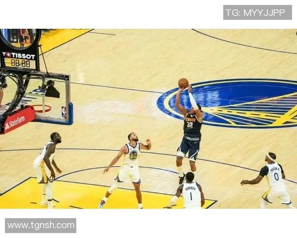 库里弧顶接追梦手递手挡拆精准三分绝杀展现经典战术配合