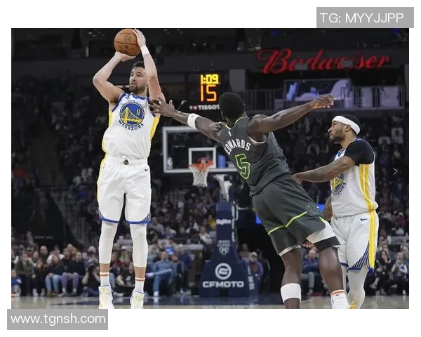 杀疯了！库里首节8分钟连中三分狂砍16分 引领勇士进攻暴走